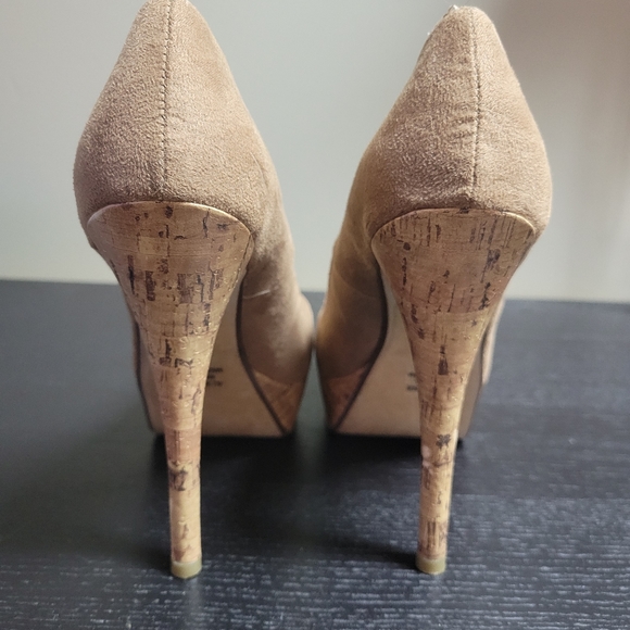 High heels - Picture 3 of 4